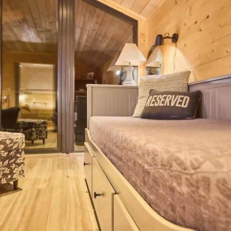Luxe Timber & Yoga Loft By Interhome Chalé